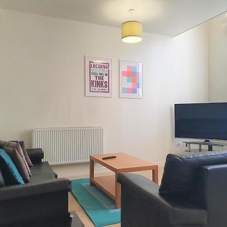 Central Apartments - Spacious 2 Beds Swindon Exterior photo