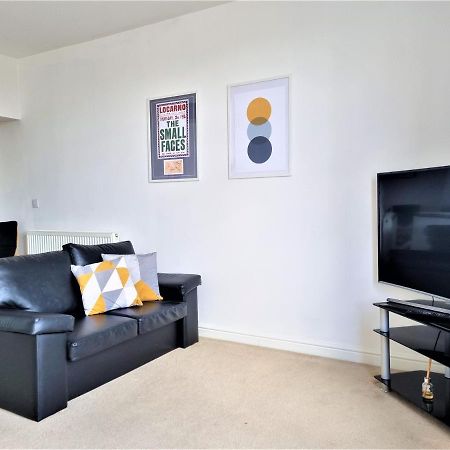 Central Apartments - Spacious 2 Beds Swindon Exterior photo