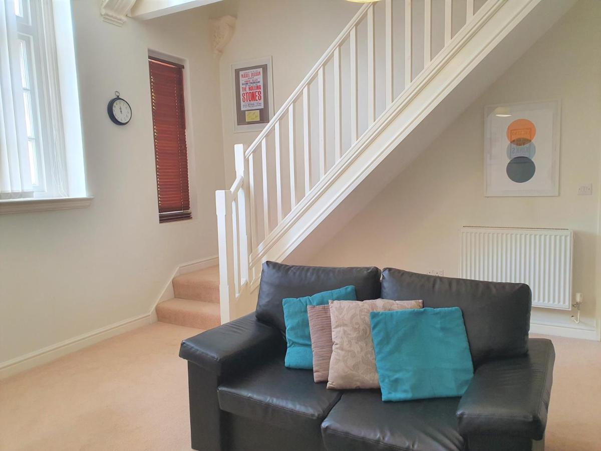 Central Apartments - Spacious 2 Beds Swindon Exterior photo
