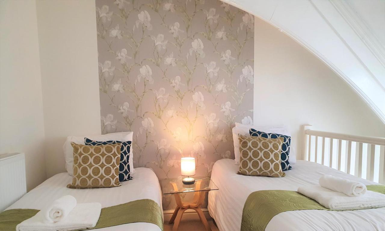 Central Apartments - Spacious 2 Beds Swindon Exterior photo