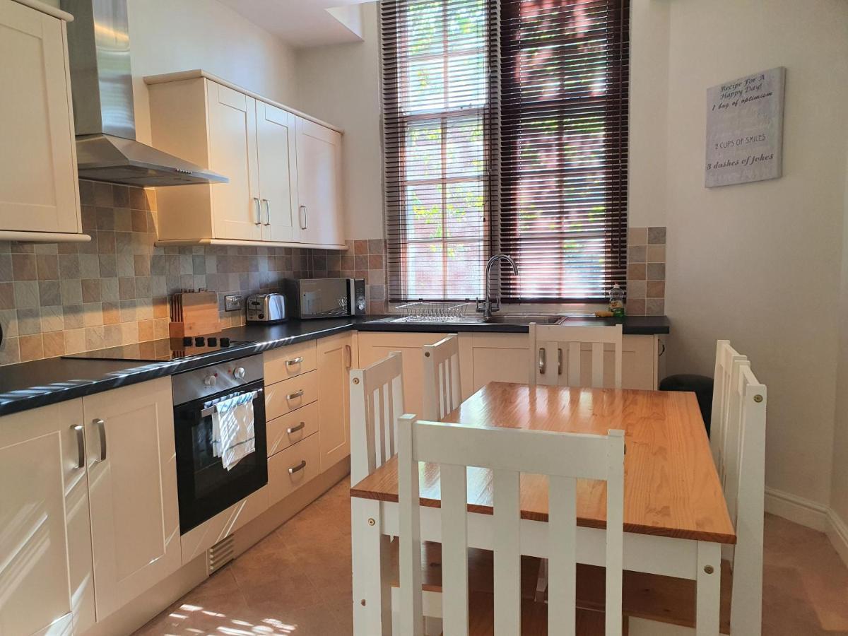 Central Apartments - Spacious 2 Beds Swindon Exterior photo