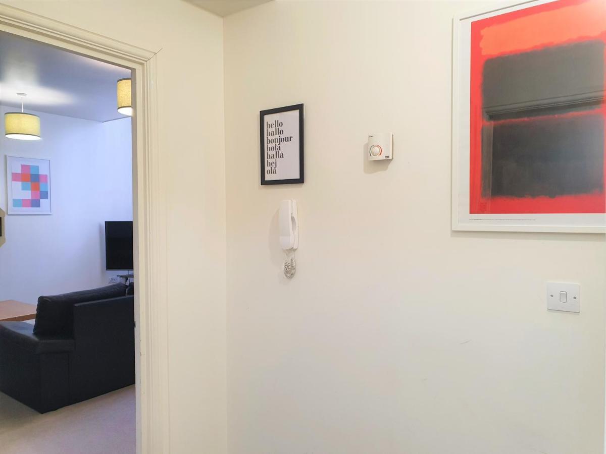 Central Apartments - Spacious 2 Beds Swindon Exterior photo